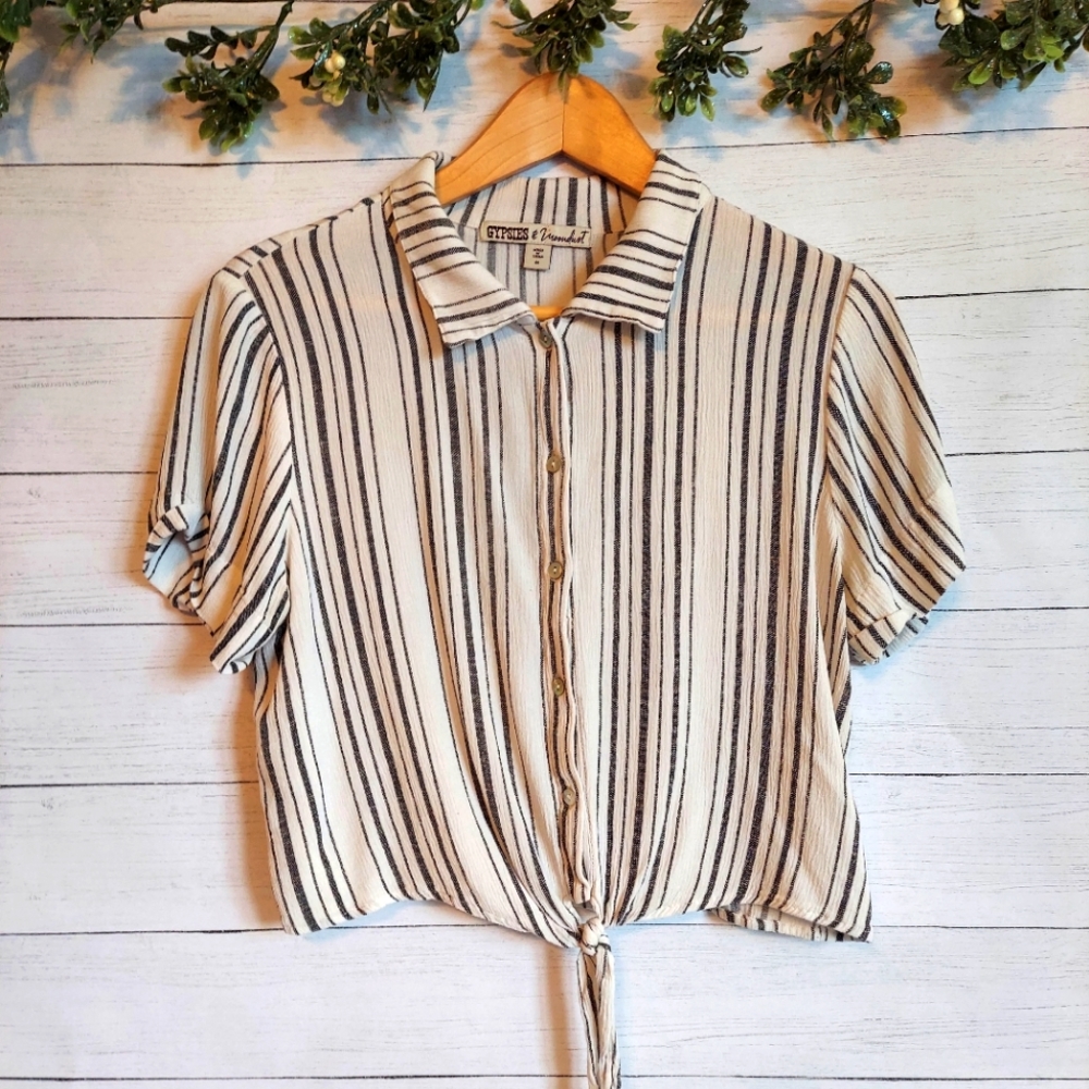 Gypsies & Moondust button up crop top